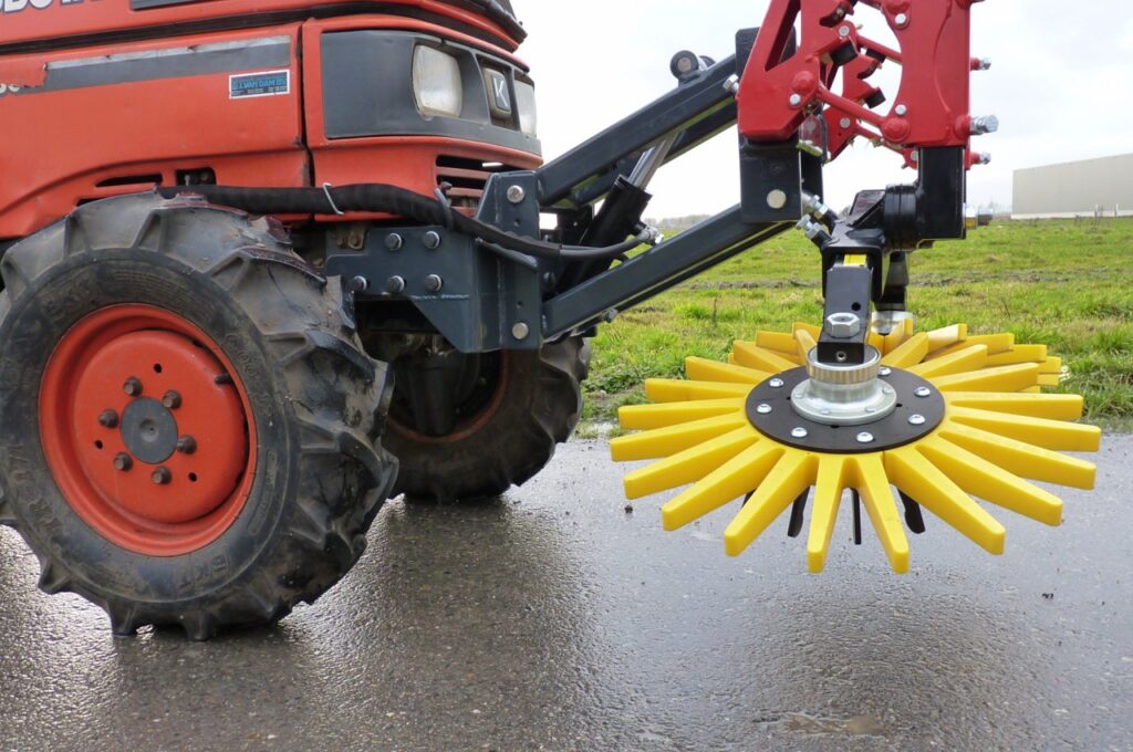 Fingerhacken an Vorderseite Kubota