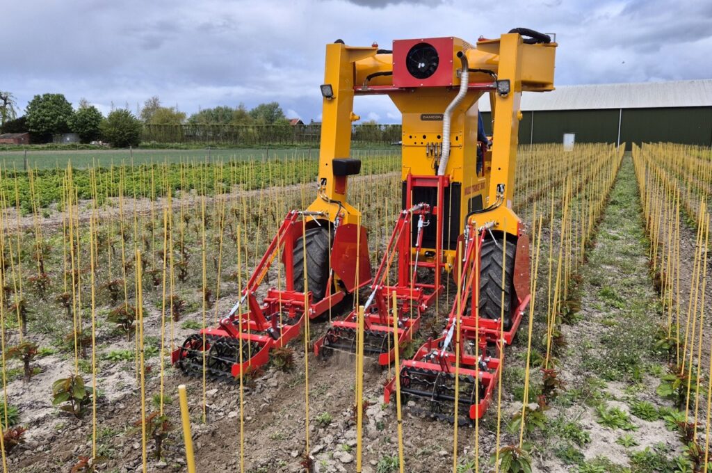 HWD-360 mit 3x SF 75 Hackmaschinen mit Torsionshacken
