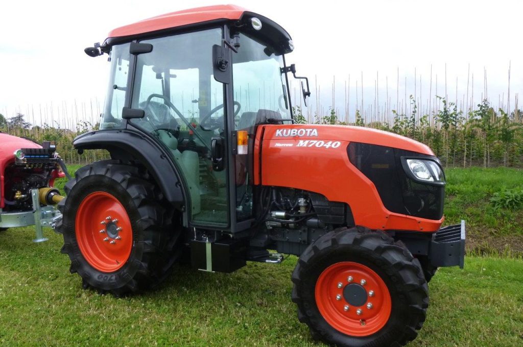Kubota M7040
