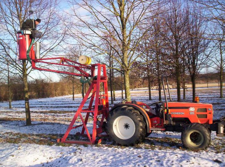 Fama Schneidebühnen