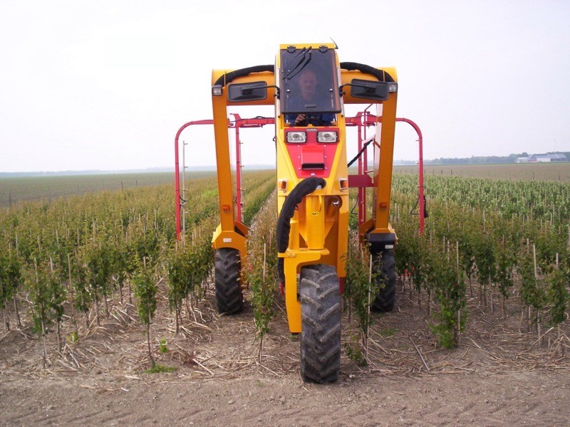 Foto Damcon Multitrike portaaltractor voor vruchtbomen