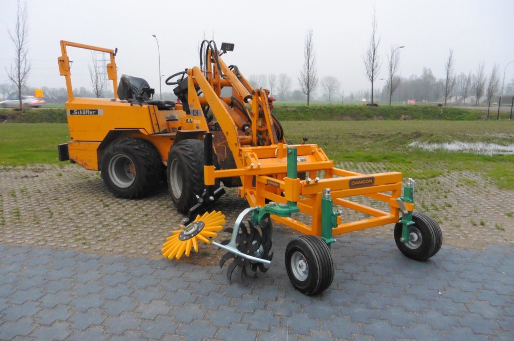 Rollhaken und Fingerhacke an Damcon Rahmen