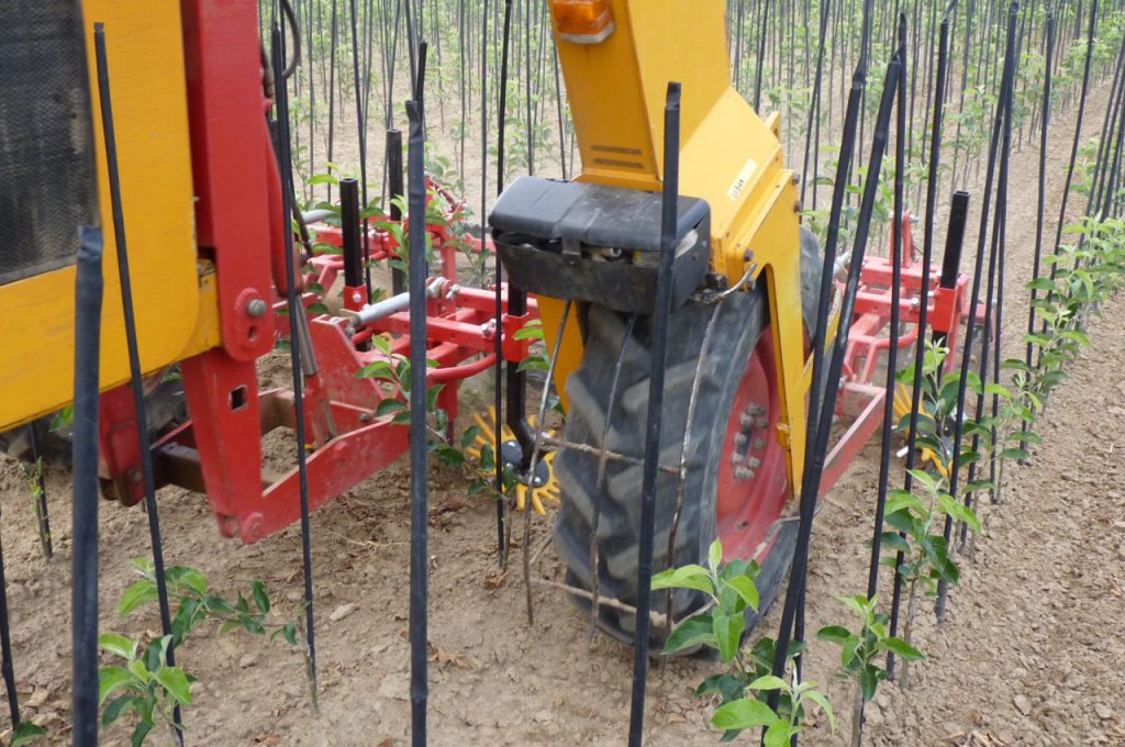 Hacken mit Fingerhacken Reihenabstand 90 cm