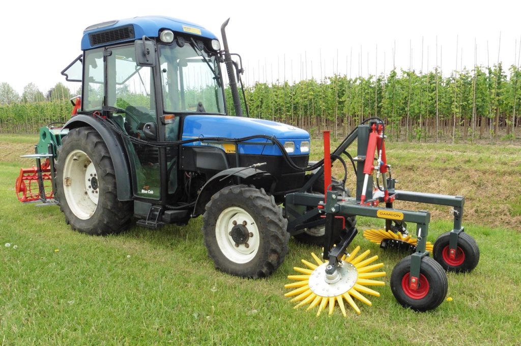 Fingerhacken an Vorderseite New Holland