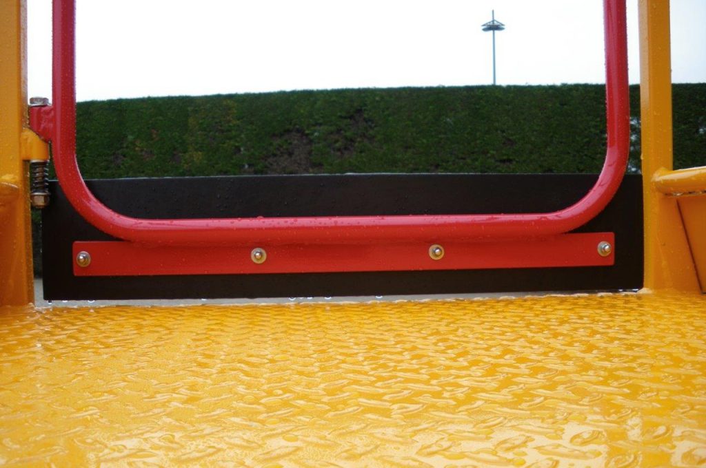 Unterseite Tür abgedeckt