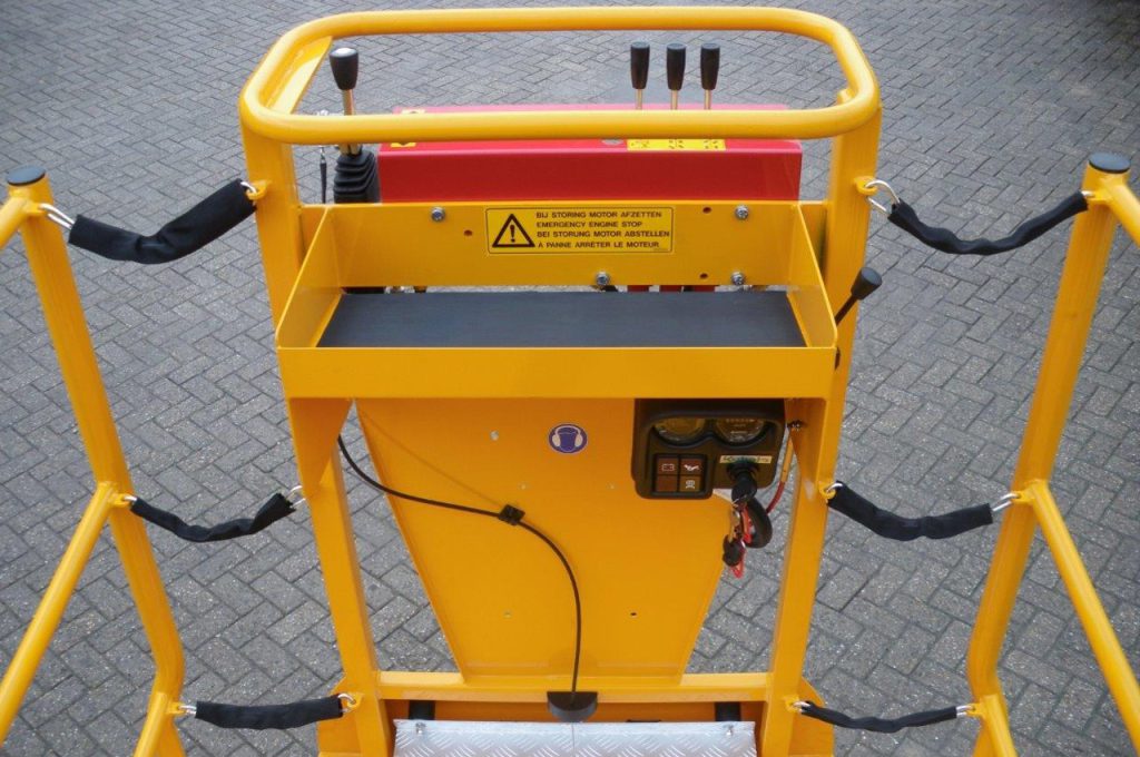 In Breite verstellbarer Plattform