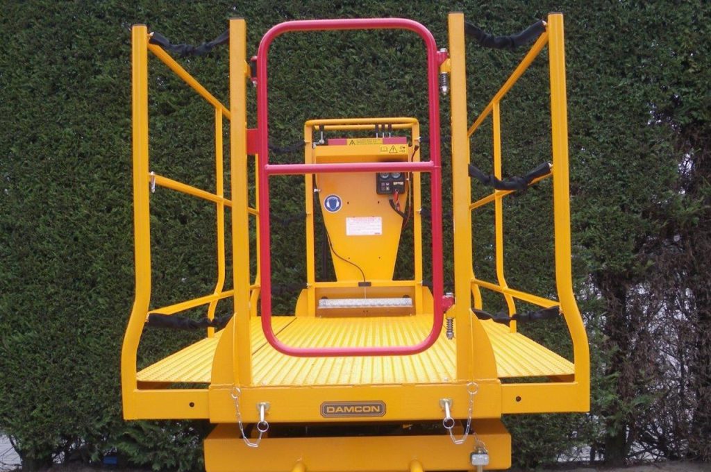 In Breite verstellbarer Plattform