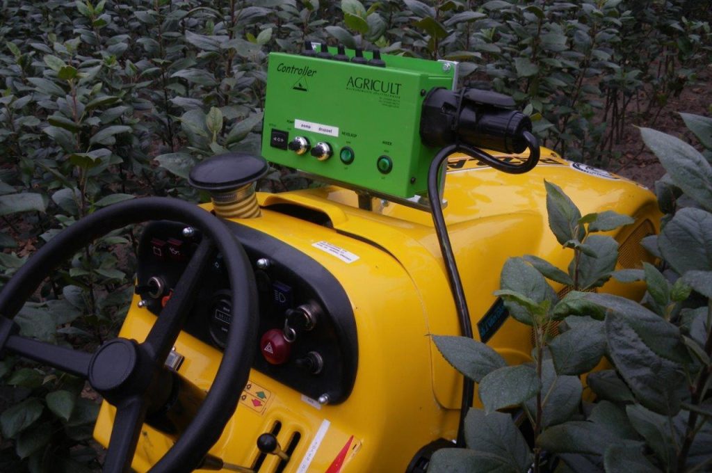 Damcon Portalspritze hinter Sirio-5x LVS Streuköpfe