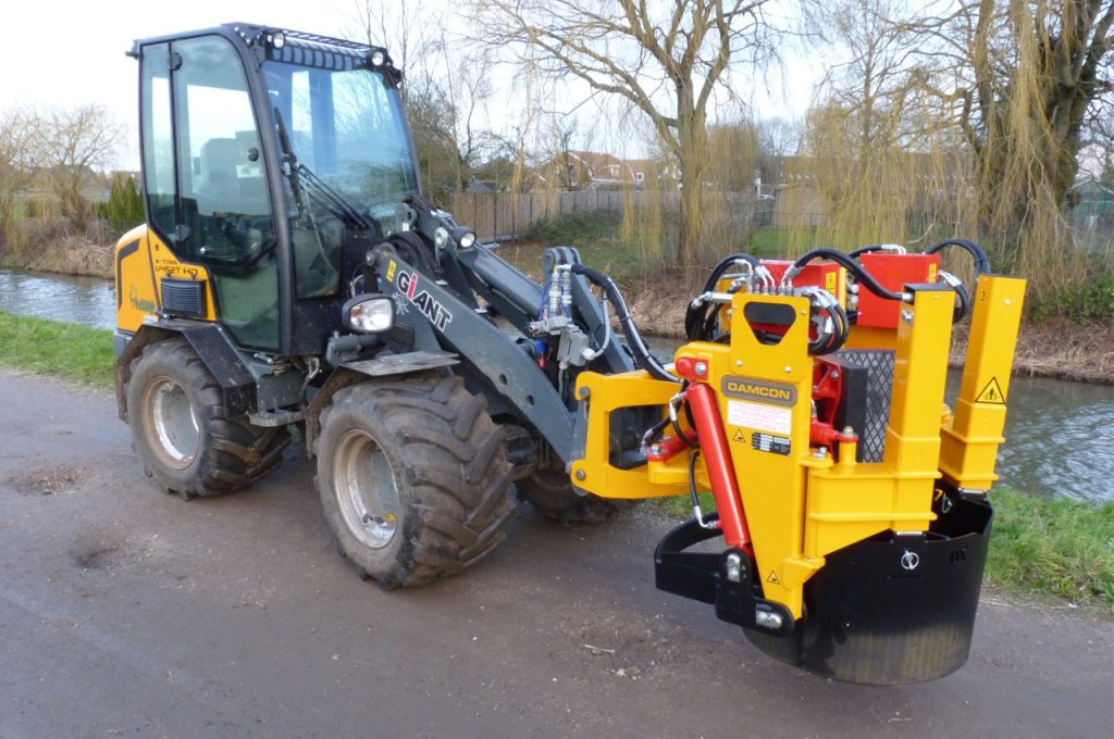 KLR-700 ST mit Baum clamp montiert auf einem Giant schaufel