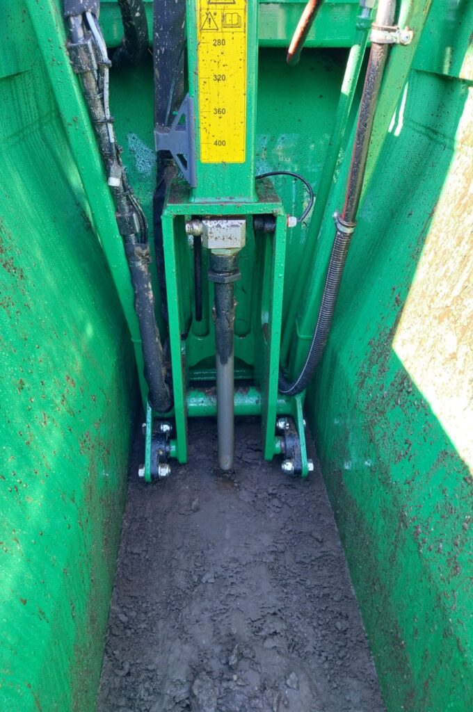 Lochstecher mit Wasser