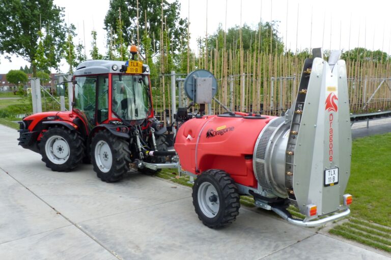 Antonio Carraro SRX 7800 mit Dragone K1 600 V700 New Design Gebläsespritze