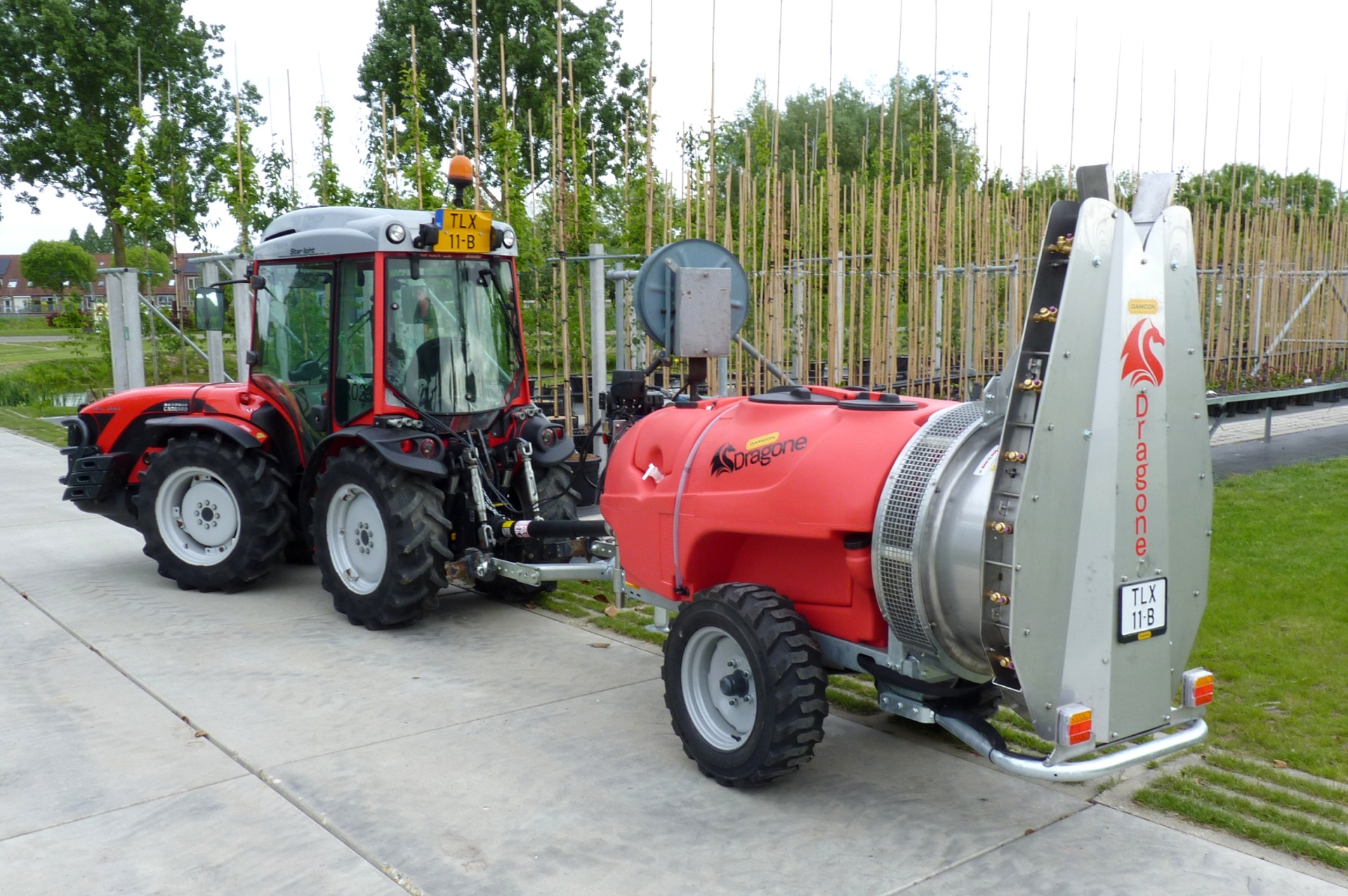 Antonio Carraro SRX 7800 mit Dragone K1 600 V700 New Design Gebläsespritze